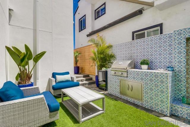 140 Imperial Beach Blvd, Imperial Beach CA: https://media.crmls.org/mediaz/75249107-6550-4379-bafe-25dbaaaf54de.jpg