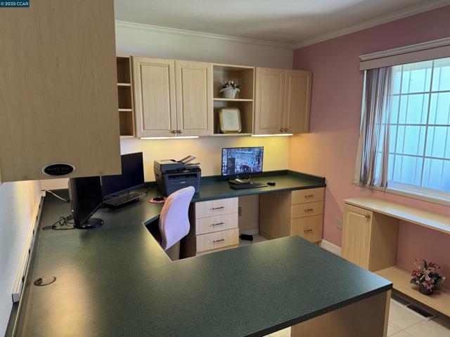 898 Luxury Dr, Concord CA: https://media.crmls.org/mediaz/75249a4f-0e29-4a20-8fc8-24420147bec9.jpg