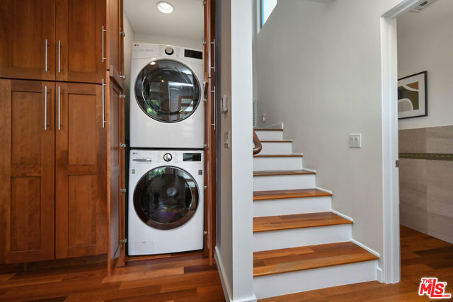 3471 Woodcliff Road, Sherman Oaks CA: https://media.crmls.org/mediaz/7524aea4-38a2-4172-bc09-827e10e506ec.jpg