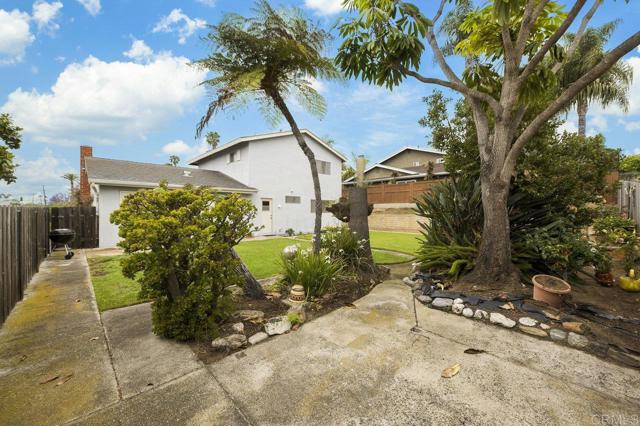 1113 Camino Del Sol Circle, Carlsbad CA: https://media.crmls.org/mediaz/75257c55-7ab2-4e6c-b82d-c4b92f144144.jpg