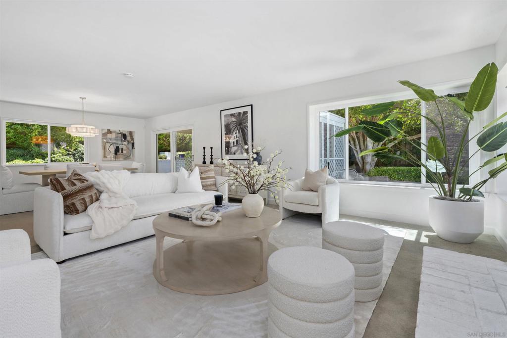 445 Avenida Primavera