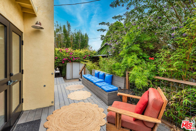 3761 Ashwood Avenue, Los Angeles CA: https://media.crmls.org/mediaz/7525e4a4-1df7-4796-8935-cb0d3341d1ad.jpg