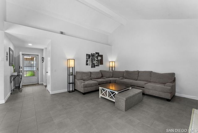 4309 Diegos CT, Fallbrook CA: https://media.crmls.org/mediaz/75265b4d-d09e-4a02-96cc-6ae5f82bcf79.jpg