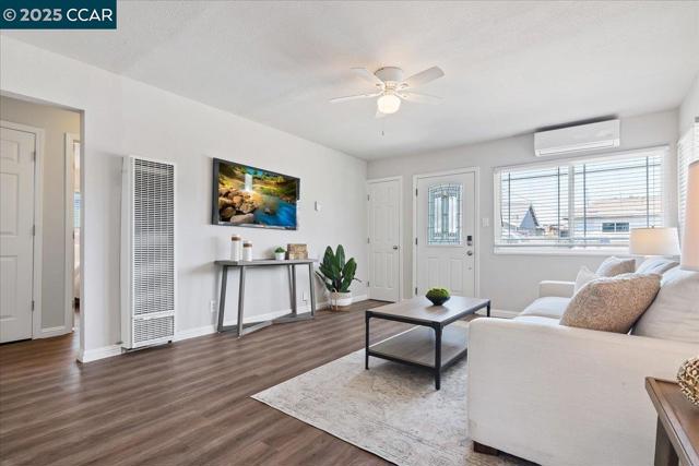 720 Jane Court, Martinez CA: https://media.crmls.org/mediaz/75265e56-7170-4423-ba0a-7cd36409eb46.jpg