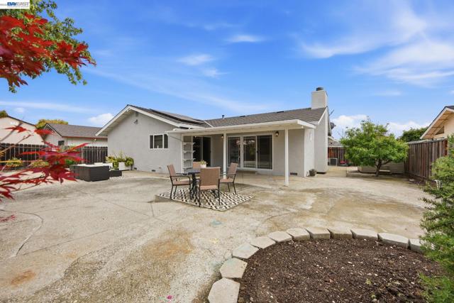 6387 Narcissus Ave, Newark CA: https://media.crmls.org/mediaz/7527bdeb-153c-4ff1-8bc6-4e06aebc94a0.jpg