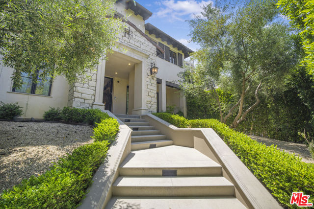 439 S Spalding Dr, Beverly Hills CA: https://media.crmls.org/mediaz/7527e9a4-3fe5-422d-bc2f-0831bf433a5e.jpg