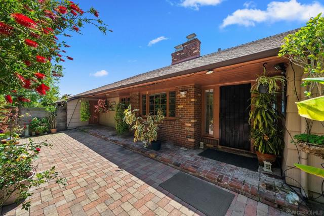 7330 Brodiaea Way, La Jolla CA: https://media.crmls.org/mediaz/7527f8de-8439-47d2-9de6-1483b64b2a9a.jpg