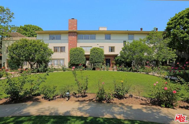 11901 Sunset Blvd Boulevard, Brentwood CA: https://media.crmls.org/mediaz/7528307e-6184-44d7-b647-7a84a950ae27.jpg