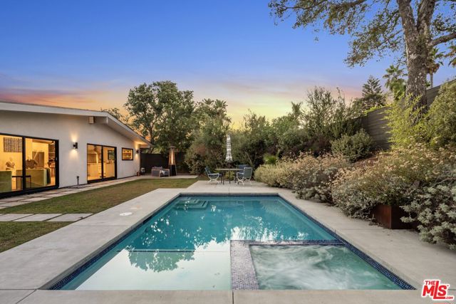 8400 Edwin Drive, Los Angeles CA: https://media.crmls.org/mediaz/75292572-f743-4132-af53-8f6e064f800c.jpg