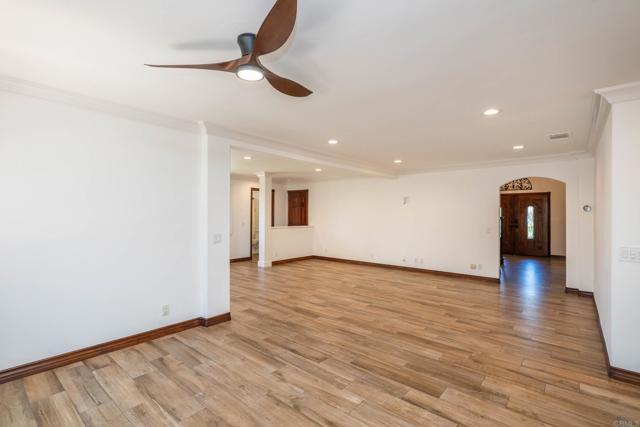 Detail Gallery Image 22 of 70 For 1210 Cypress Dr, Vista,  CA 92084 - 5 Beds | 4 Baths