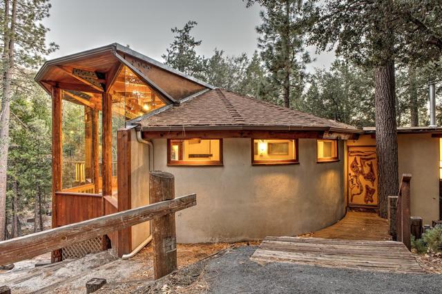 55283 Pine Crest, Idyllwild CA: https://media.crmls.org/mediaz/75297873-5be4-4922-a85e-2c605b6ee450.jpg