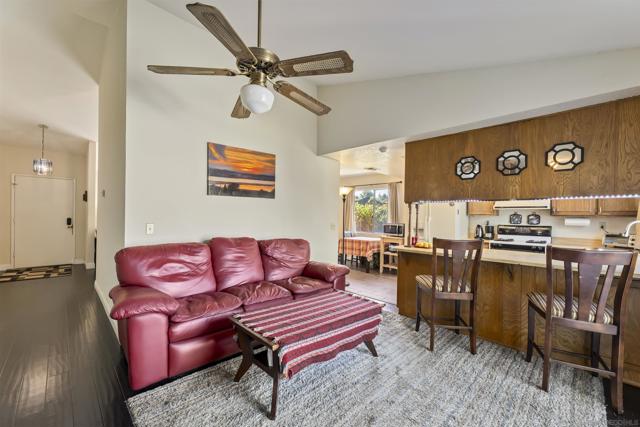 1247 Armstrong Cir, Escondido CA: https://media.crmls.org/mediaz/7529ce71-6ac3-4d56-949a-6679191c828f.jpg