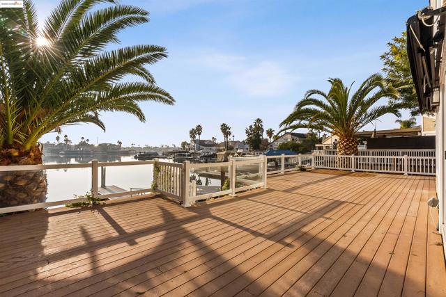 4730 Spinnaker Way, Discovery Bay CA: https://media.crmls.org/mediaz/752a9795-d54b-4ba3-911a-3d7ea163b210.jpg