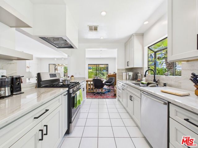 7449 Kentwood Avenue, Los Angeles CA: https://media.crmls.org/mediaz/752a9bd2-ff1d-46e4-8ebb-09fbdf05fefb.jpg