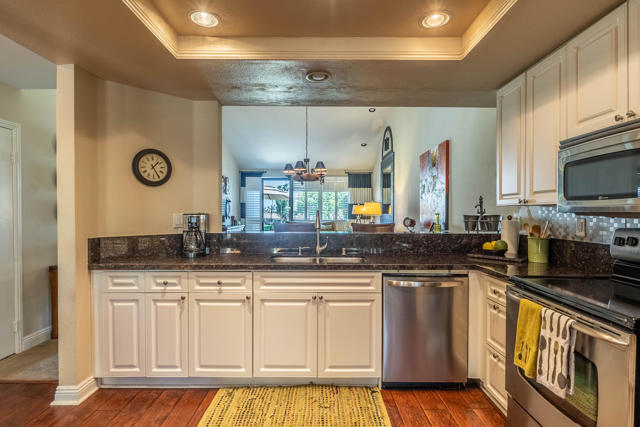 39432 Narcissus Way, Palm Desert CA: https://media.crmls.org/mediaz/752aa7f1-151a-4521-8b3c-db5a1d2e98c0.jpg