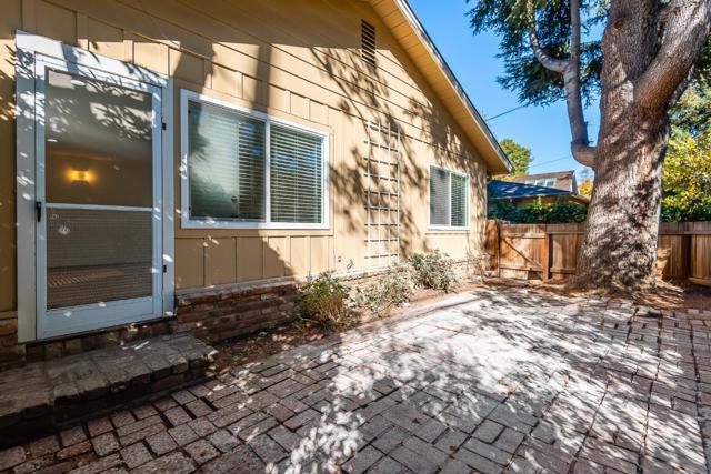 810 Cambridge Avenue, Menlo Park CA: https://media.crmls.org/mediaz/752b0b41-8b8a-4d4f-8309-545568e728ff.jpg