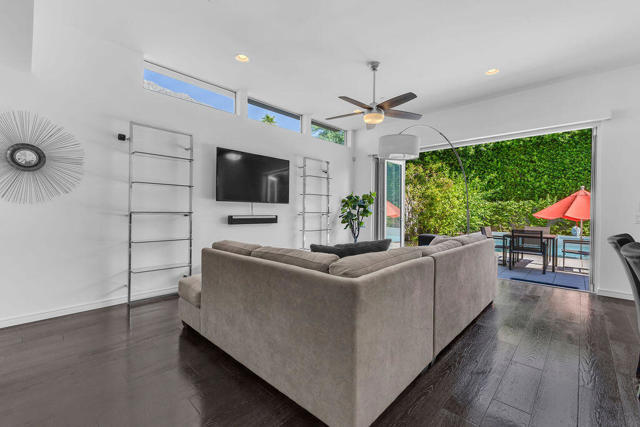 350 Goleta Way, Palm Springs CA: https://media.crmls.org/mediaz/752b89ef-b0a5-4879-8c08-33c32e87d713.jpg