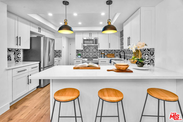 1059 Hillview Circle, Simi Valley CA: https://media.crmls.org/mediaz/752bdf64-bb80-4bfd-86eb-3c6e7b246972.jpg