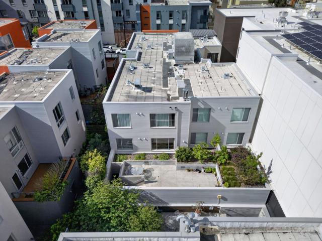 570 Innes Avenue, San Francisco CA: https://media.crmls.org/mediaz/752be1b6-0ac4-43c9-b86c-e74ad3265317.jpg