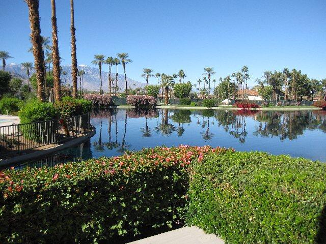 139 Lake Shore Drive, Rancho Mirage CA: https://media.crmls.org/mediaz/752be49e-64f4-46cc-94c9-c298e0e341ea.jpg