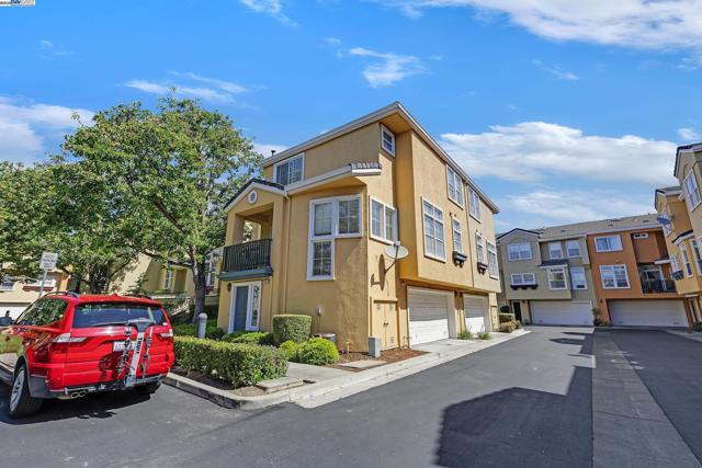 3463 Ellery Cmn, Fremont CA: https://media.crmls.org/mediaz/752d0bdd-9a23-41e5-8507-9b665819fce1.jpg