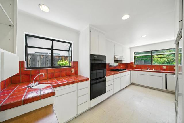3920 Oneill Drive, San Mateo CA: https://media.crmls.org/mediaz/752d9b3d-d6c9-4d76-b740-e7ed52d14c10.jpg