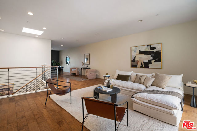 3119 Via Dolce, Marina del Rey CA: https://media.crmls.org/mediaz/752e38f6-bf5c-48d6-9fca-7c9d07fa5627.jpg