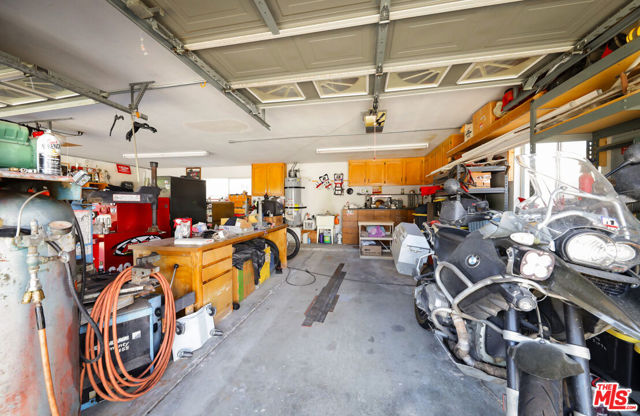 7200 Clifftop Way, Bakersfield CA: https://media.crmls.org/mediaz/752e3eb5-1b67-4e84-a583-55d60d1946ba.jpg