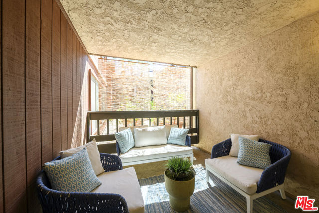 4628 Maytime Lane, Culver City CA: https://media.crmls.org/mediaz/752e9df2-b994-485f-8f6e-b4d84fc6ec66.jpg