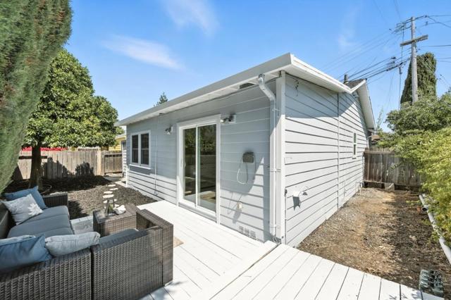 6 Clinton Court, Redwood City CA: https://media.crmls.org/mediaz/752ecadb-d245-4763-ad17-5e03f1281ad2.jpg