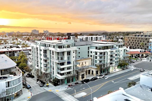 3812 Park Blvd, San Diego CA: https://media.crmls.org/mediaz/752ee336-7a6b-4c0c-9293-9012c70fcfe1.jpg