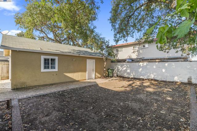 2825 Marlborough Avenue, Redwood City CA: https://media.crmls.org/mediaz/752f39ea-3637-4207-9a06-7ffe278dba05.jpg