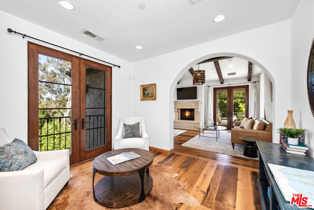 5850 Lapworth Drive, Agoura Hills CA: https://media.crmls.org/mediaz/752f7c27-5986-40a9-8bb1-d07d522c27de.jpg