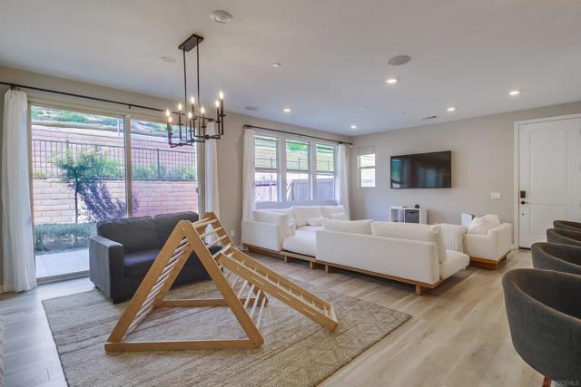 2304 Trevi Cir, Chula Vista CA: https://media.crmls.org/mediaz/752fa816-24ea-4a01-8f5f-7fbd64376607.jpg