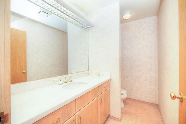 23150 Park Sorrento, Calabasas CA: https://media.crmls.org/mediaz/752fa939-2112-4b0f-86ff-bd139a78ce0d.jpg