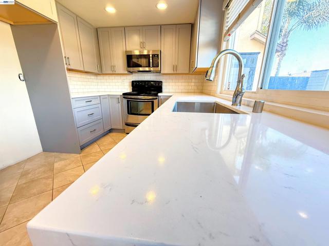 Image 5 of 23 For 710 Fountainhead Dr