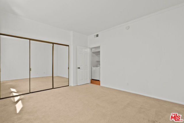 10654 Eastborne Avenue, Los Angeles CA: https://media.crmls.org/mediaz/75305c44-6ae5-465f-80ee-27142a26ba16.jpg