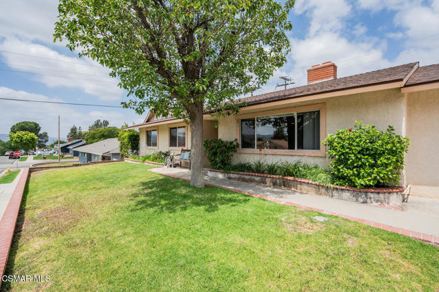 3317 Dalhart Avenue, Simi Valley CA: https://media.crmls.org/mediaz/75309e8f-c5cb-4334-9463-1716240d15d3.jpg