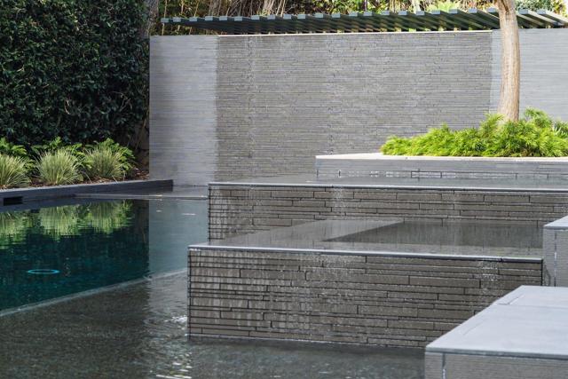 8070 La Jolla Scenic Dr N, La Jolla CA: https://media.crmls.org/mediaz/7530c756-c91f-4093-b9eb-ad9999837834.jpg