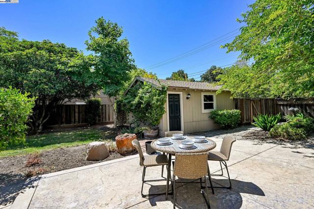2175 Whyte Park Ave, Walnut Creek CA: https://media.crmls.org/mediaz/75311069-2d49-46cf-ab8d-a9866850ee3b.jpg