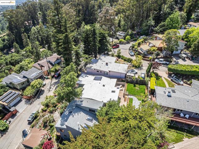 6815 Paso Robles Dr, Oakland CA: https://media.crmls.org/mediaz/75311fa5-eac6-443a-ac4a-fd56f08e3f46.jpg