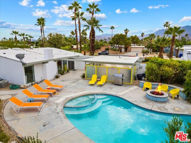 888 E Janet Circle, Palm Springs CA: https://media.crmls.org/mediaz/7531866d-4a16-4de3-9c53-6a96b6f0623e.jpg