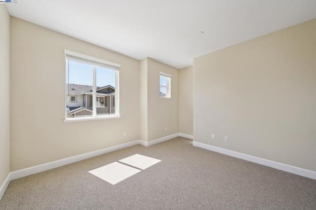 1305 Sunningdale Lane, Fairfield CA: https://media.crmls.org/mediaz/7531b780-e41a-4758-995b-453471212d34.jpg