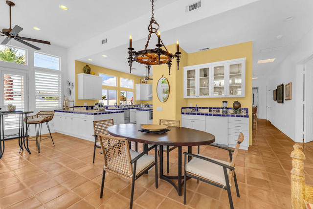 77440 Calle Ensenada, La Quinta CA: https://media.crmls.org/mediaz/75320cc7-48ec-48ea-b829-5916b1b20443.jpg