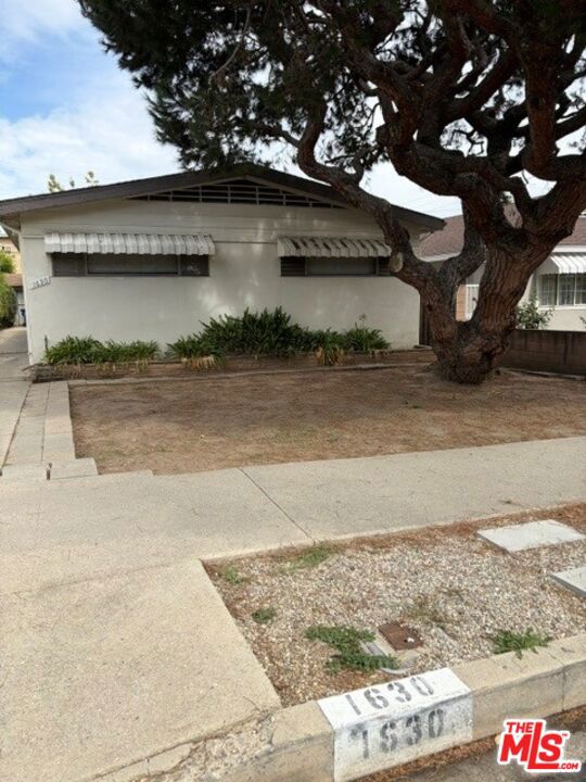 1630 Amherst Avenue — architectural residence