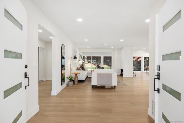 17111 Prado Pl, San Diego CA: https://media.crmls.org/mediaz/75334f6c-de9a-4a7c-8880-5c3b76862921.jpg