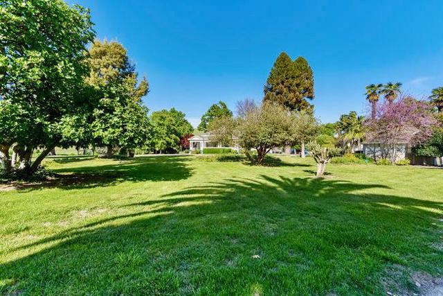 610 San Felipe Road, Gilroy CA: https://media.crmls.org/mediaz/75336e6b-c028-45cc-acff-0577712e6578.jpg