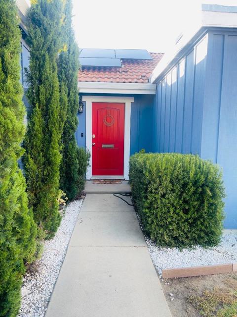 1561 Valdez Circle, Salinas CA: https://media.crmls.org/mediaz/75338897-d3c9-4c50-af81-beb0a5b7c99d.jpg