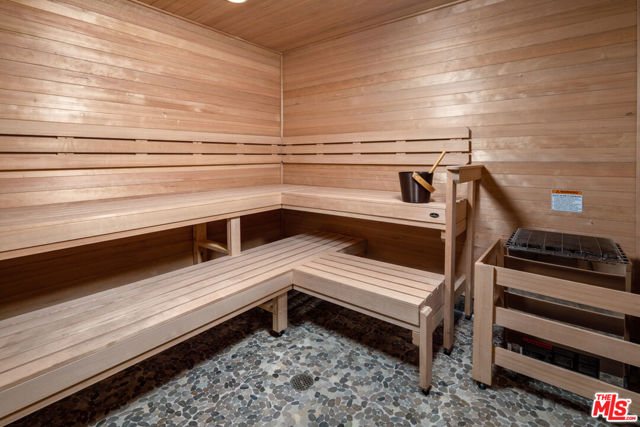 750 S Oxford Avenue, Los Angeles CA: https://media.crmls.org/mediaz/7534120c-7436-4823-9de3-30834e7040c6.jpg