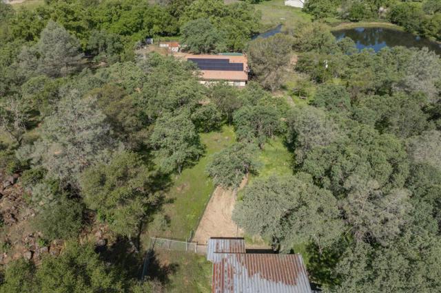 10207 Pool Station Road, Angels Camp CA: https://media.crmls.org/mediaz/7534205f-cf3e-4fed-b500-9ba98c3ad7cc.jpg